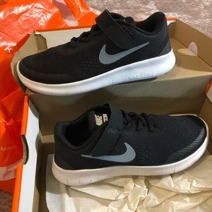 Kids Nike Free run black with velcro strap